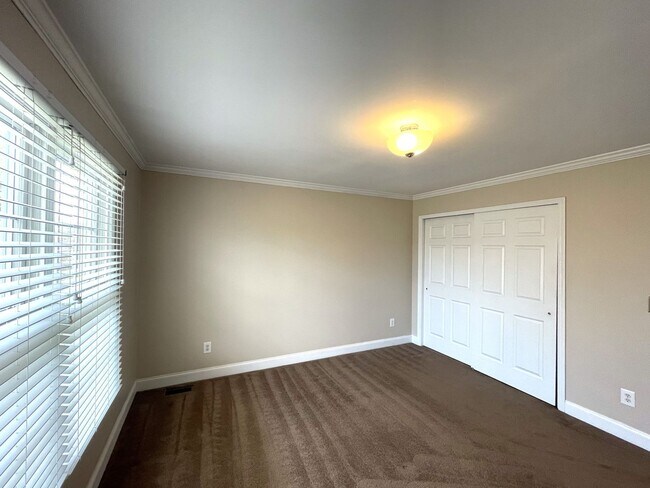 Building Photo - 4823 Vista Ridge Dr