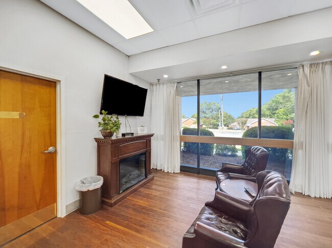 Building Photo - Easehouse Apartments