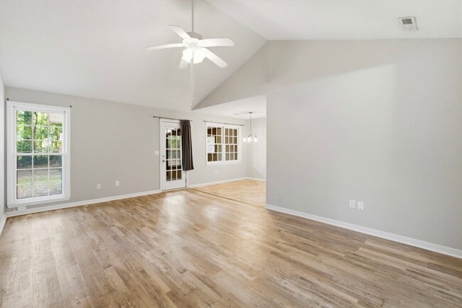 Building Photo - 1860 Piper Dr