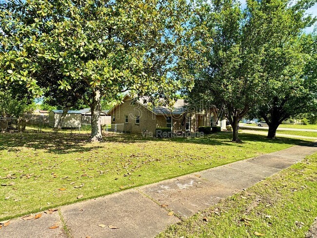 Building Photo - 2311 Cottingham Dr