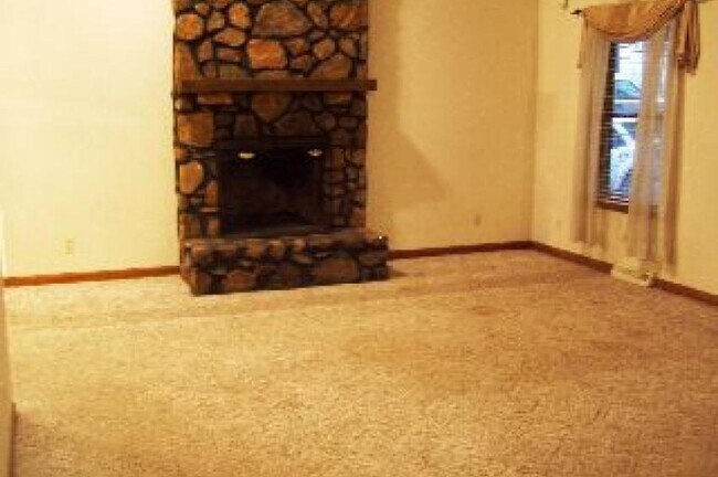 Building Photo - 215 Jefferson Woods Dr