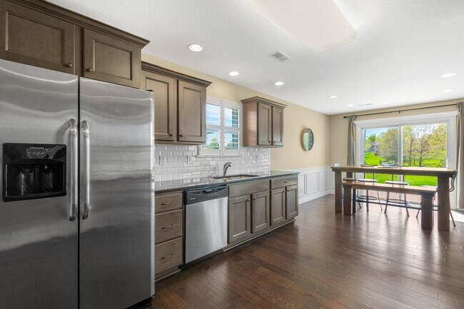 Building Photo - 5611 Abercorn Dr