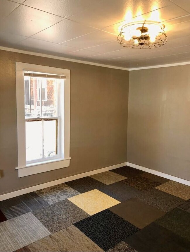 Building Photo - 953 Osage Ave