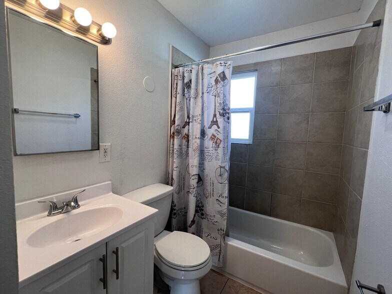 Building Photo - 7425 Carella Dr