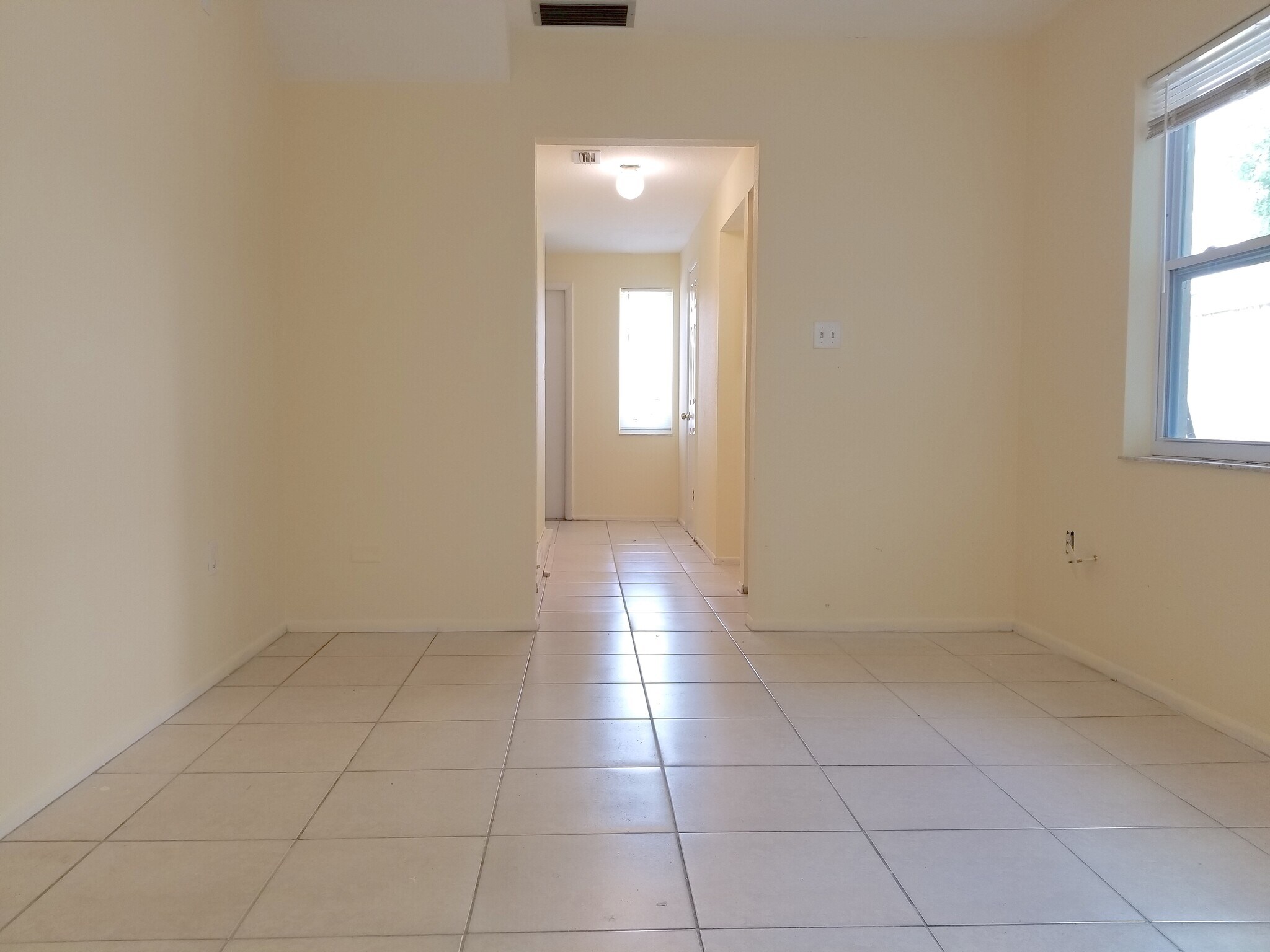 Kitchen/Living room - 1118 15th St W