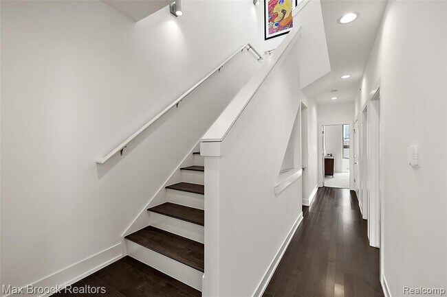 Building Photo - 284 Alfred St