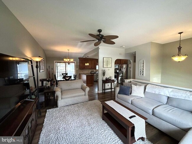 Building Photo - 30 Estate Rd