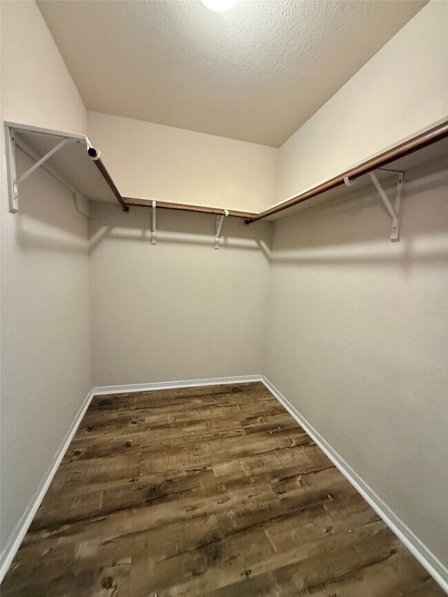 Building Photo - 14802 Fir Knoll Way