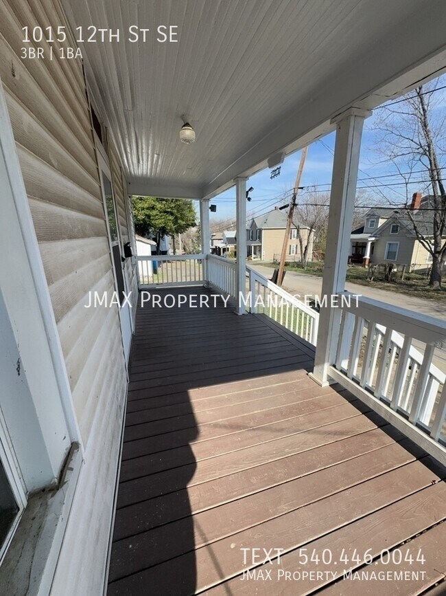 Building Photo - 1015 12th St SE