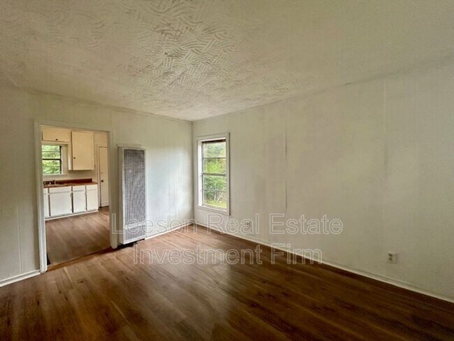 Building Photo - 734 W 74th St