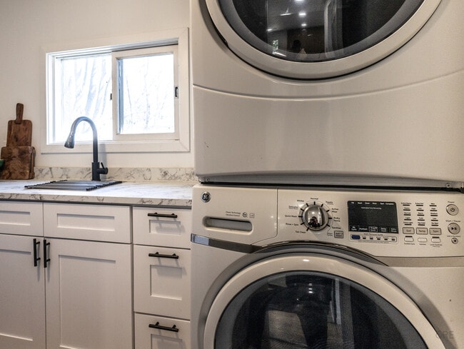 Building Photo - 20901 Catalpa St