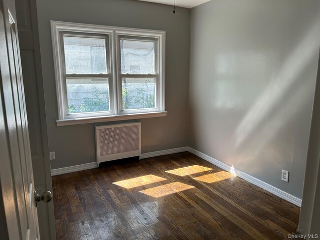 Building Photo - 4-38 Beach 22nd St