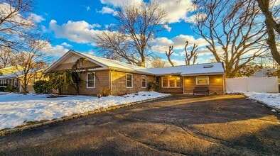 Building Photo - 5 Ontario Dr