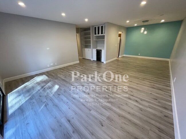 Building Photo - Spacious Condo Near Downtown Walnut Creek ...