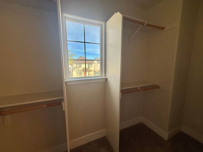 Building Photo - Hollister-Beautifully Updated 4BD/3BA Home with Garden Backyard in Prime Hollister Location