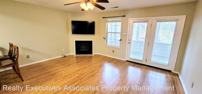 Building Photo - 3 br, 2.5 bath House - 829 Ashley Michelle...