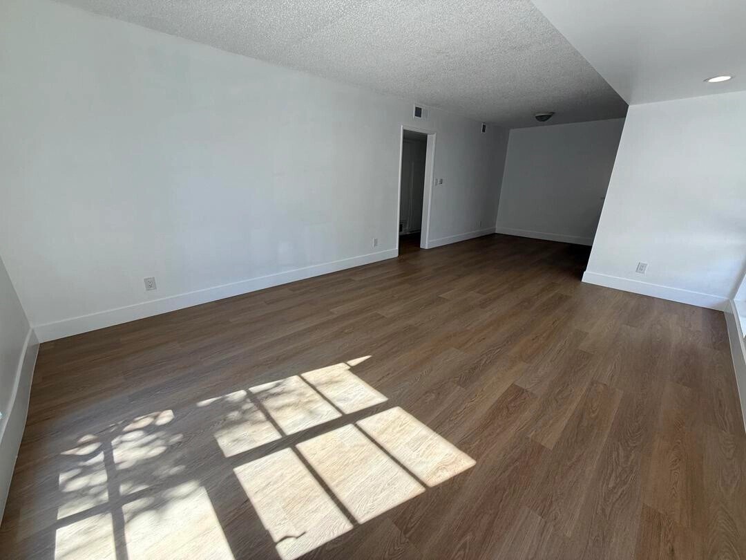 Building Photo - 3636 Clarington Ave