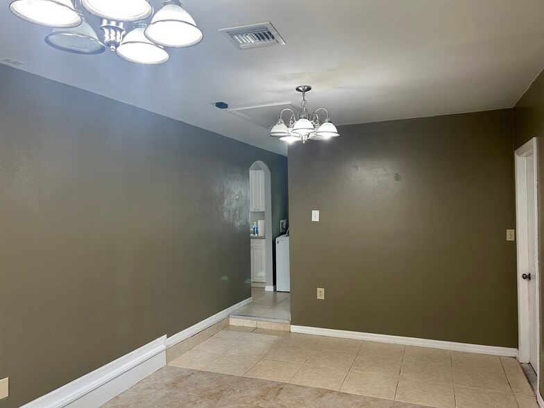 Large home office - 134 Burns Ave