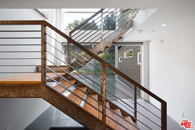 Building Photo - 544 Glen Trail