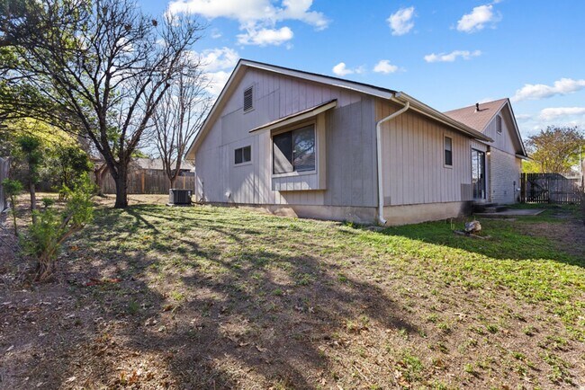 Building Photo - 3 Bedroom/2 Bath Applecreek Subdivision