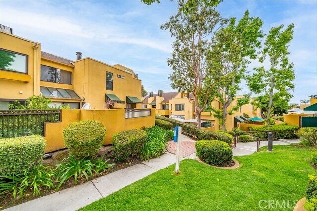 Building Photo - 25712 Le Parc