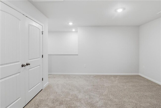 Building Photo - 56 Berryville Dr