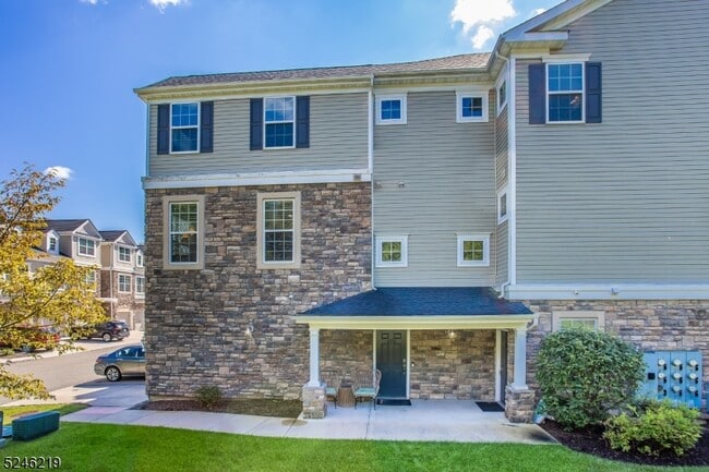 Building Photo - 616 Lopez Ln