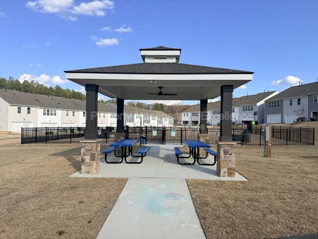 Building Photo - 810 Old Tarboro Rd