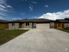 Building Photo - 904 Meriwether Dr E