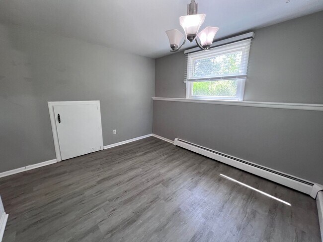 Building Photo - Two Bedroom Duplex with Heat Included! Near Grand Valley!