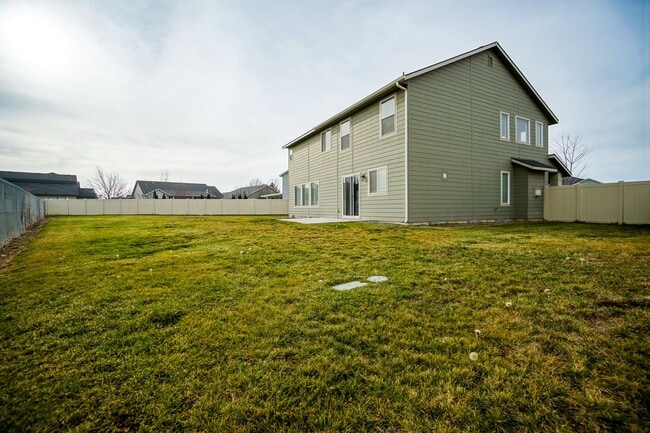 Building Photo - 13776 S Piano Ave