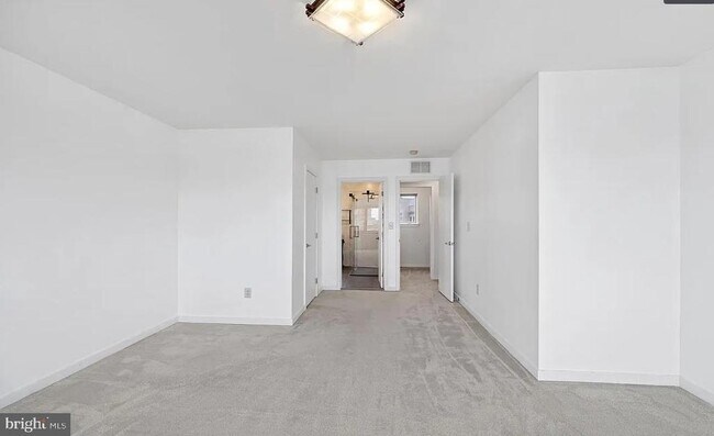 Building Photo - 928 Wallace St