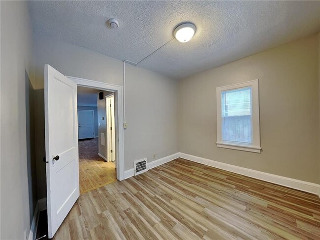 Building Photo - 1856 Clear Ave E