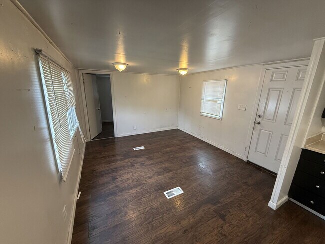 Building Photo - 1303 N College Ave