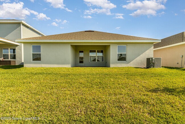 Building Photo - 2482 Carrick St