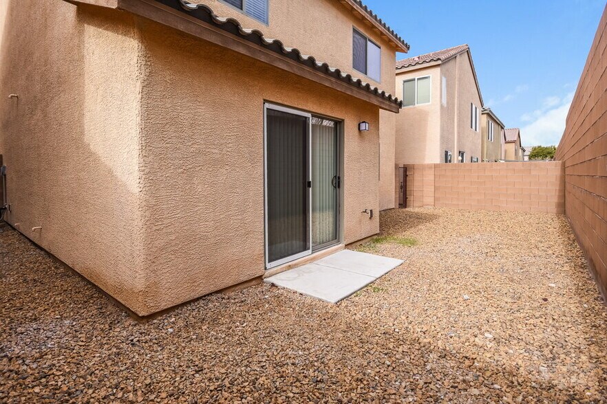 Building Photo - 10974 Florence Hills St