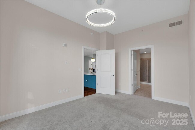 Building Photo - 701 Royal Ct