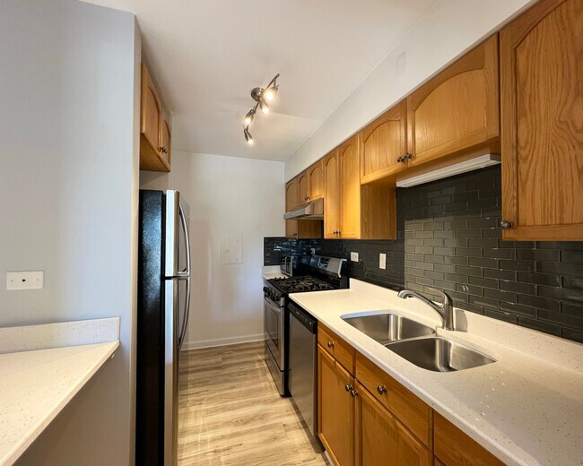 Building Photo - 2415 N Kennicott Dr