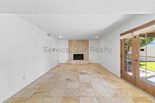 Building Photo - 439 E Barbara Dr