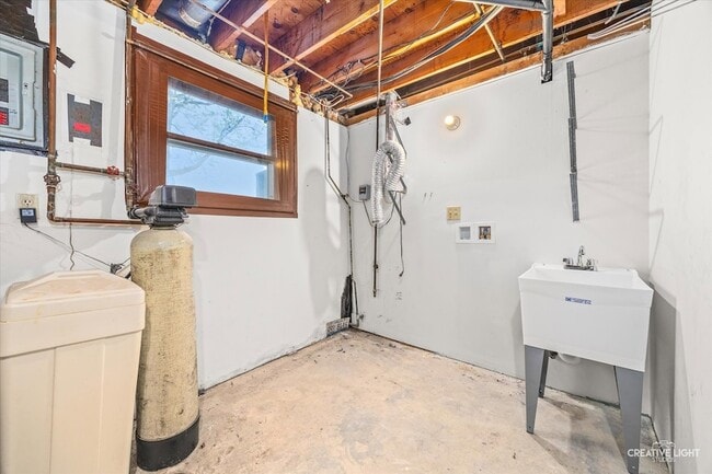 Building Photo - 8N470 Thomas Rd