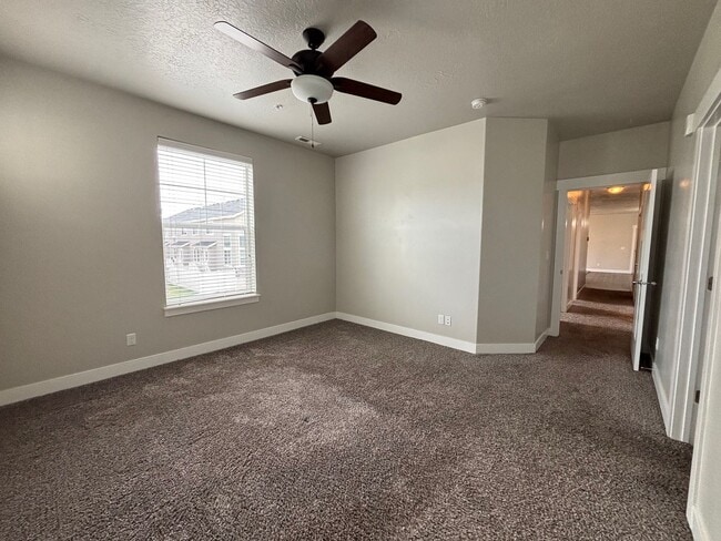 Building Photo - Reduced price