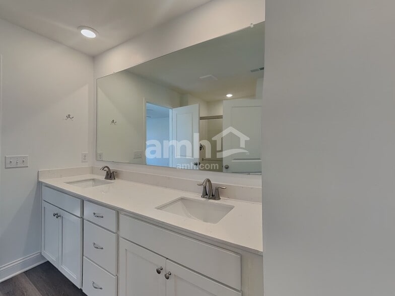 Building Photo - 212 Deanscroft Dr