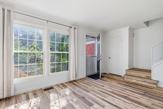 Building Photo - 1340 Kings Cove Dr E