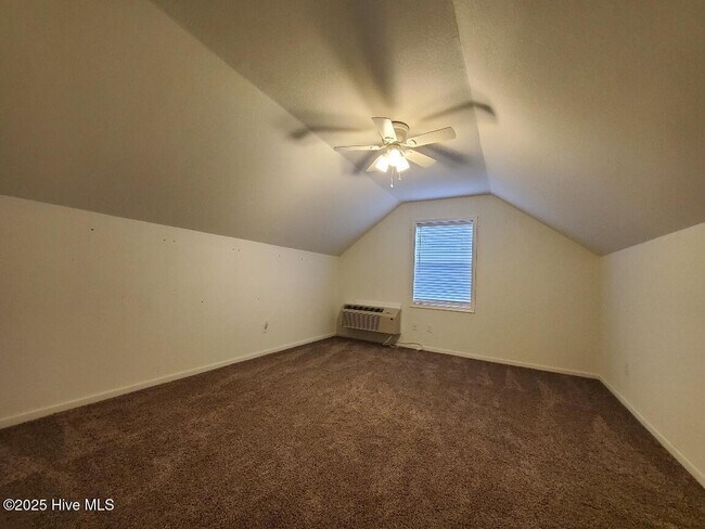 Building Photo - 1660 Warren Way