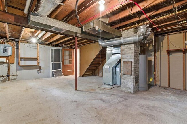 Building Photo - 244 Williams St