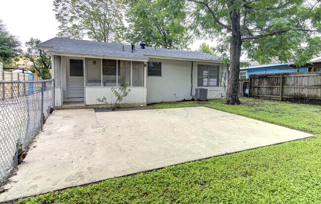 Building Photo - 1711 Brentwood St