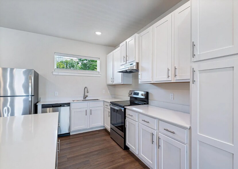 Building Photo - 619 Whitham Ave