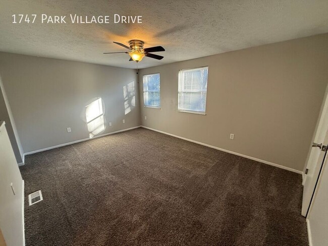 Building Photo - 2 Bedroom 2.5 Bath Townhome