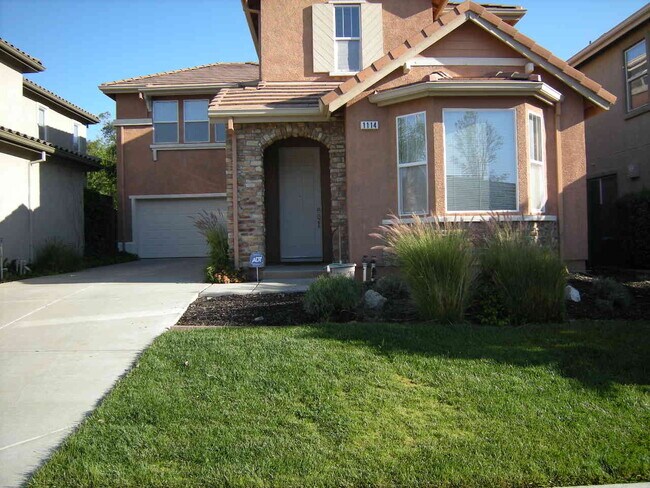 Building Photo - Browns Valley Beauty!