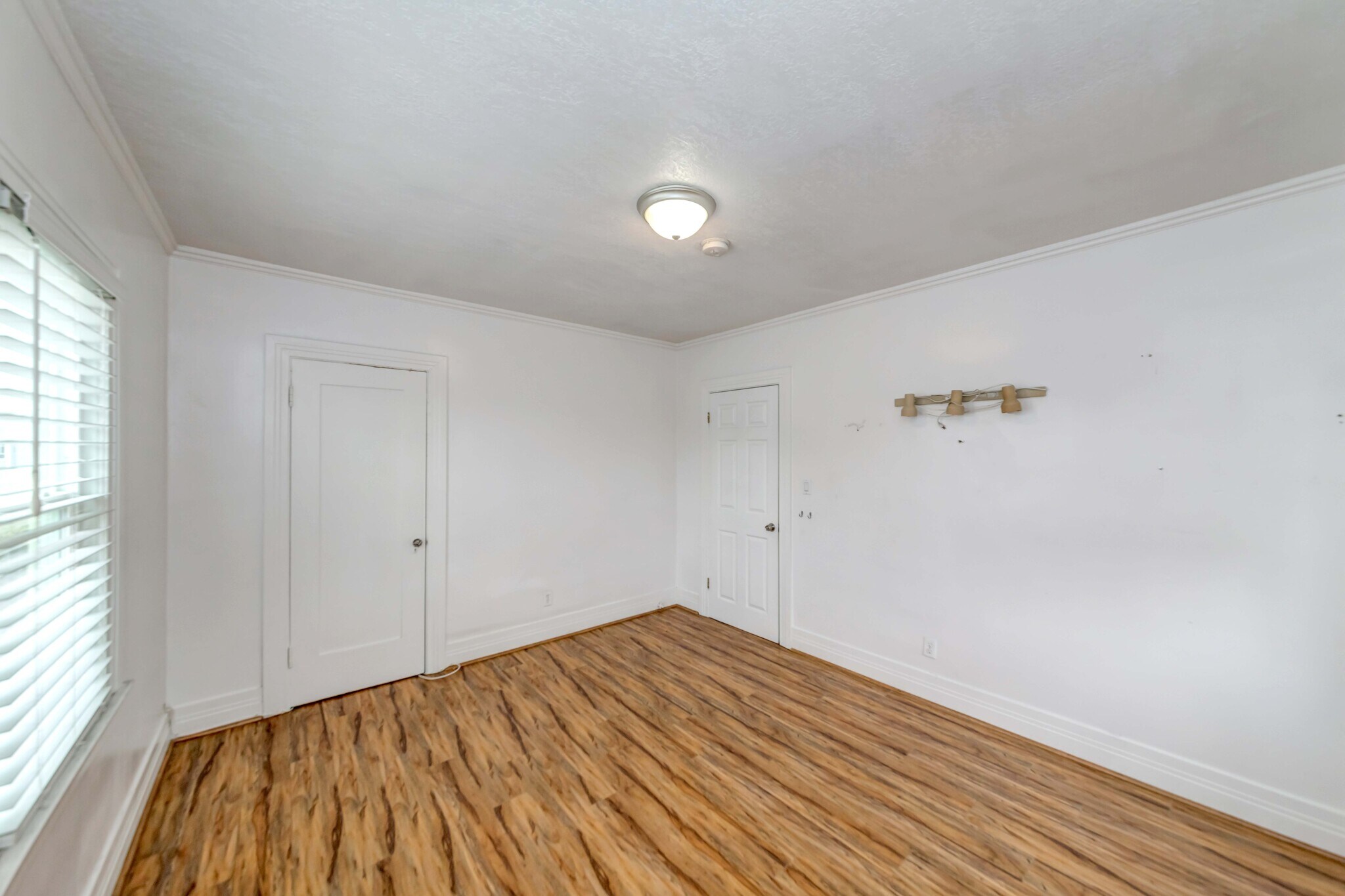 Building Photo - 1308 S Van Ness Ave